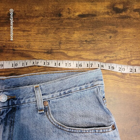 Vtg Levi's Shorts 36 Relaxed Fit 550 Jhorts Medium Light Wash Cotton Denim Y2K - Picture 5 of 10